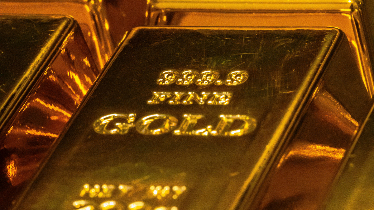 Gold Prices Retreat From Record Highs